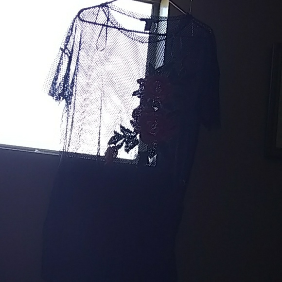 Black mesh tunic with red flower print. - Picture 2 of 5
